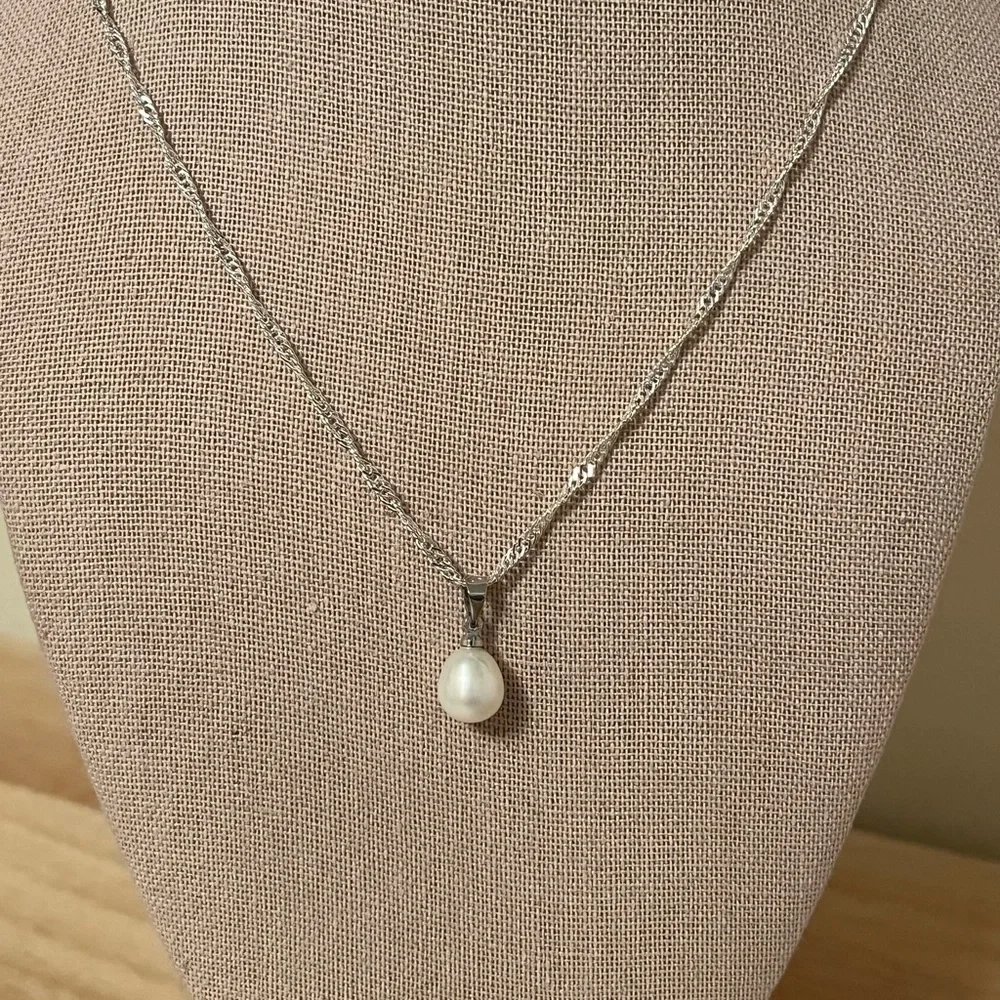 925 SILVER OVERLAY DAINTY FRESHWATER PEARL PENDANT WITH CHAIN